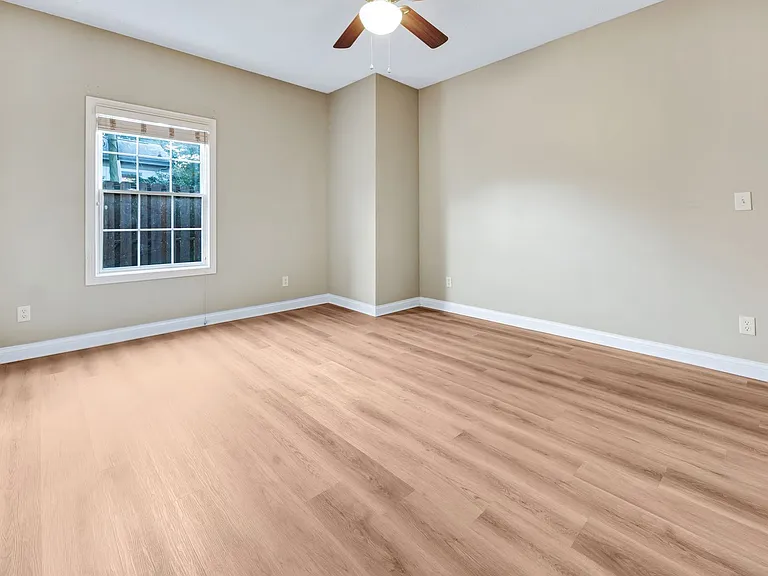 807 E Main St — Photo 36