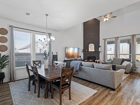 4th image of 1332 Thompson Rd