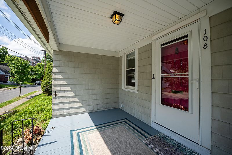 3rd image of 108 Winnie Street