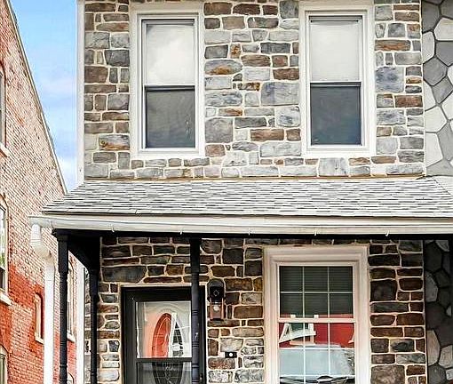 2nd image of 744 Pear St