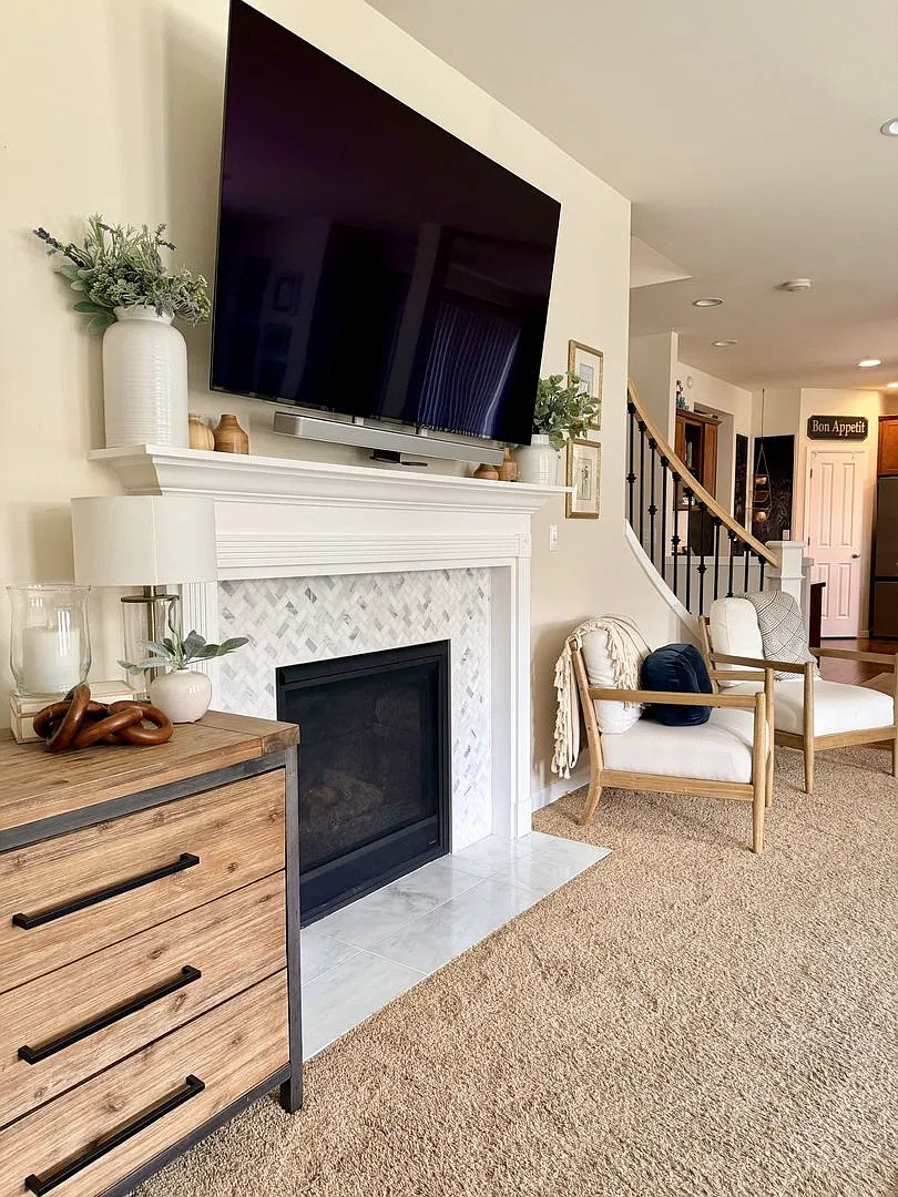 4 Bedroom, 3 Bathroom house, fenced yard, AC, and much more! $4200 per month — Photo 4