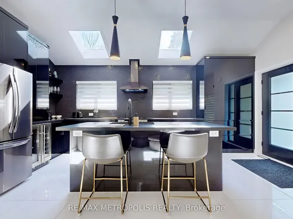 640 Lansdowne Dr, Oshawa, ON L1G 1W4