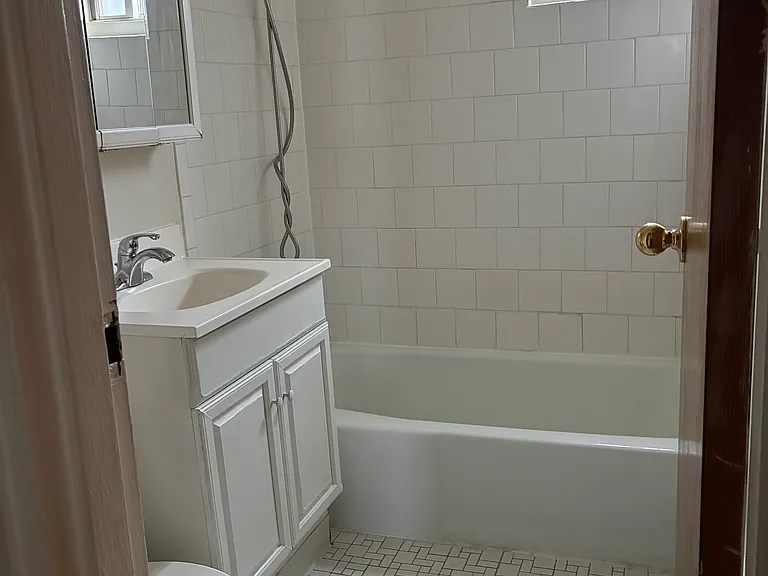 72 Manor Dr — Photo 4