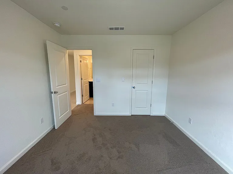 661 Suzanne Dr — Photo 13