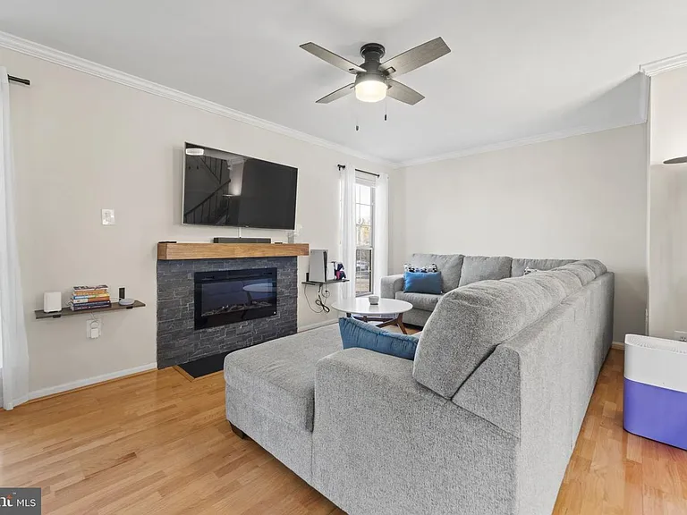 13689 Water Springs Ct — Photo 4
