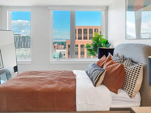 5th image of 1833 Market St #1102