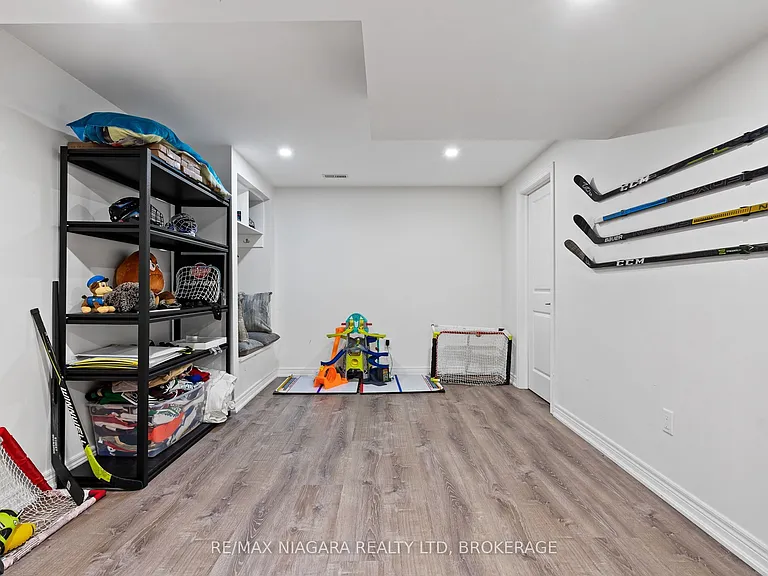 7 Riley Ave — Photo 28