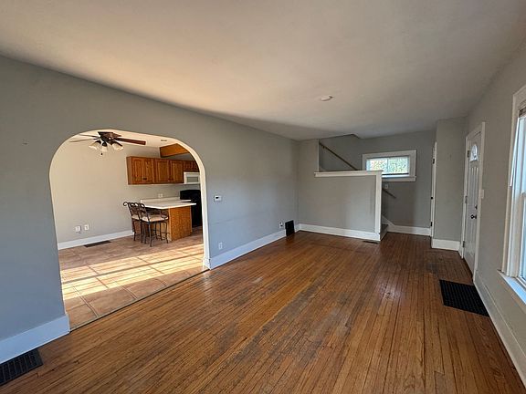 5th image of 119 E 13th St