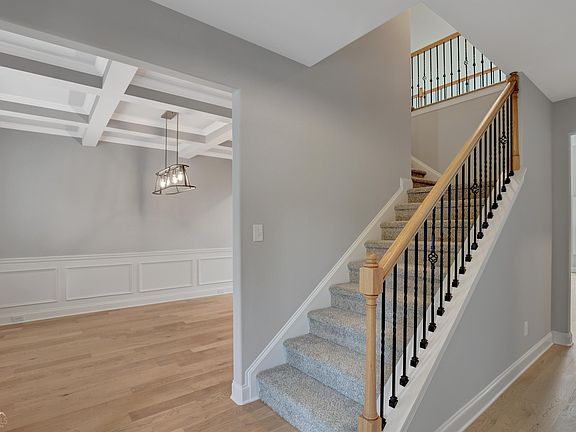 3rd image of 395 Chasewood Ln
