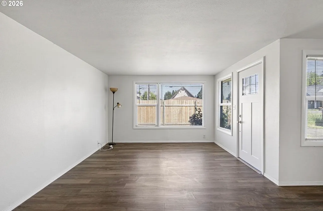 2 bed, 1005 sqft, $1,895 — Photo 3