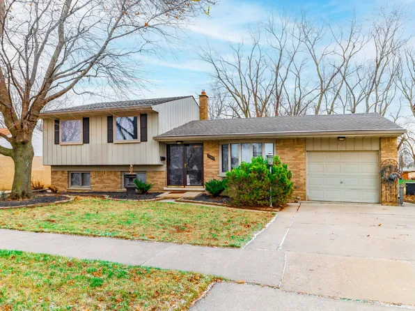 3703 Shore Dr, Lincoln Park, MI 48146