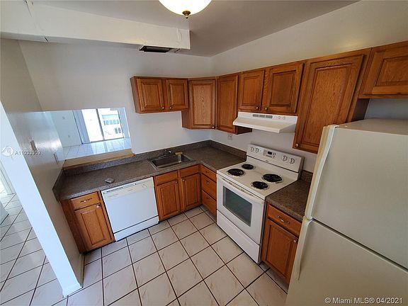 4th image of 16750 NE 10th Ave APT 124