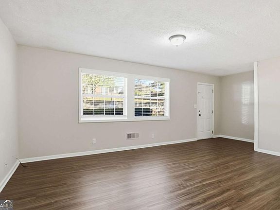 4th image of 482 Palm St