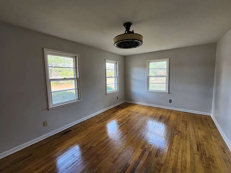 230 Vineland Dr — Photo 9