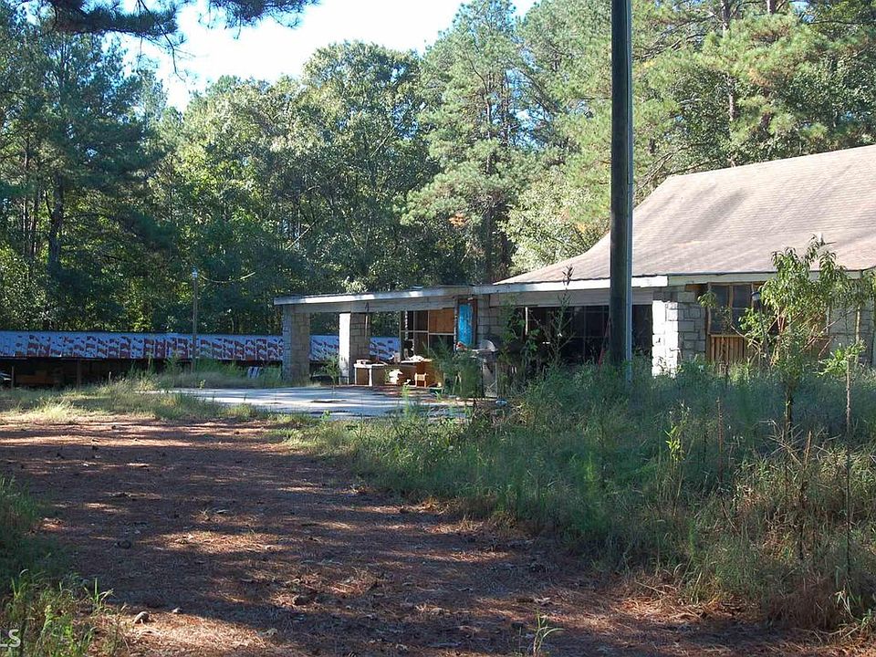 2nd image of 6689 Rockland Rd