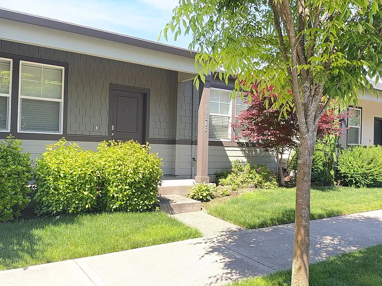 11306 NE 16th St — Photo 1