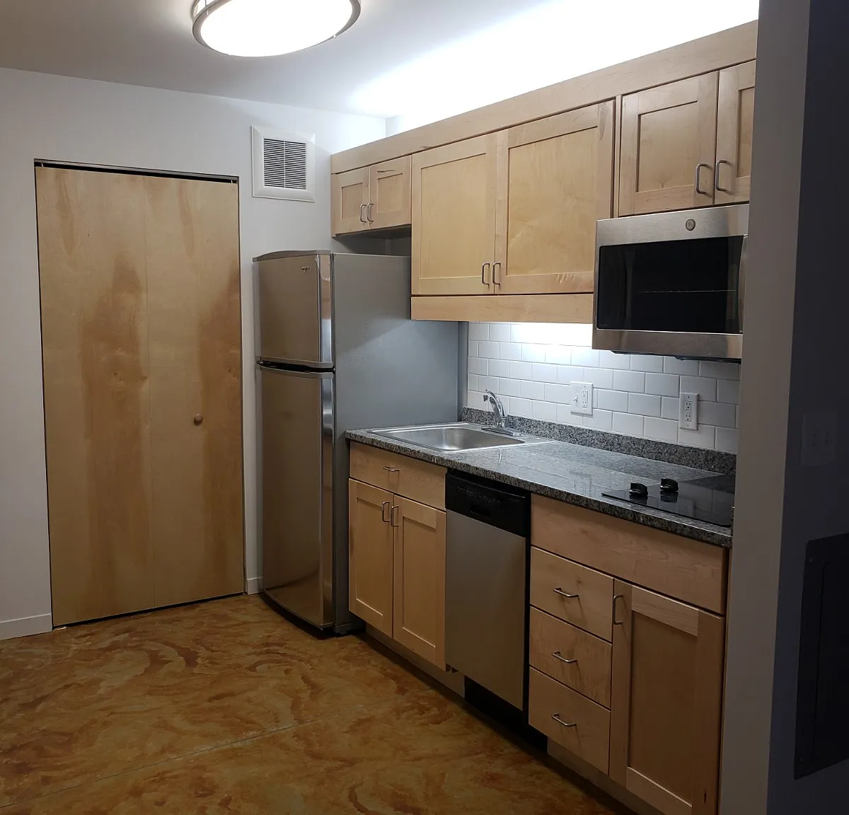 Studio, 318 sqft, $1,025 — Photo 2