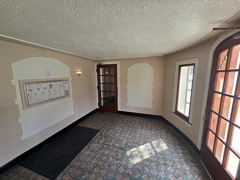 4923 N Rockwell St #1 — Photo 4