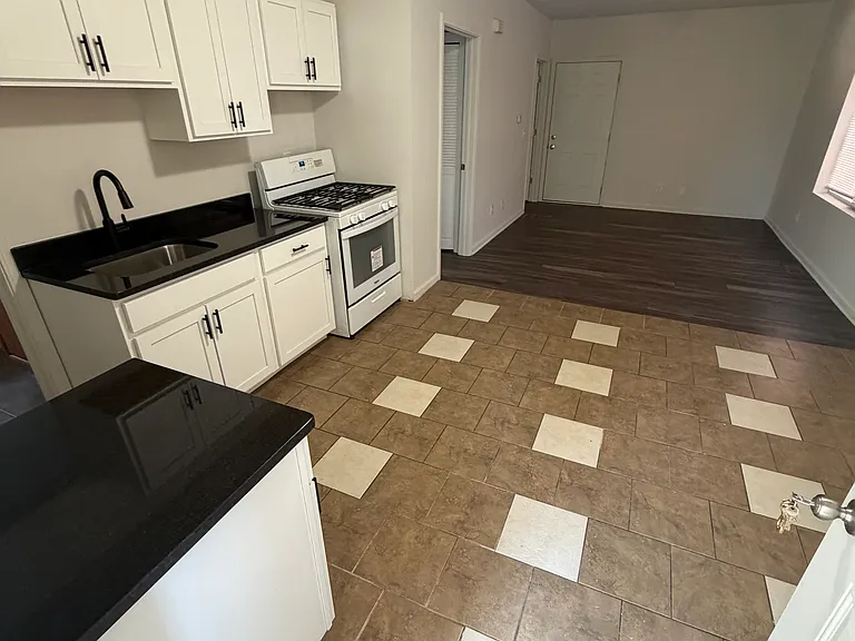 2214 Caniff St #1R — Photo 5