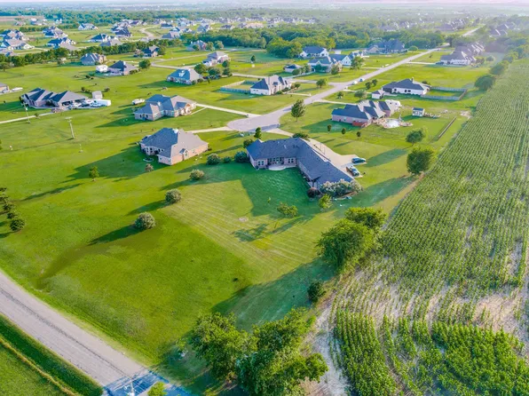 158 Whispering Winds Dr, Gunter, TX 75058