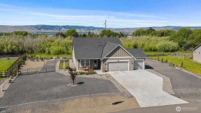 5th image of 2907 Dapple Gray Way