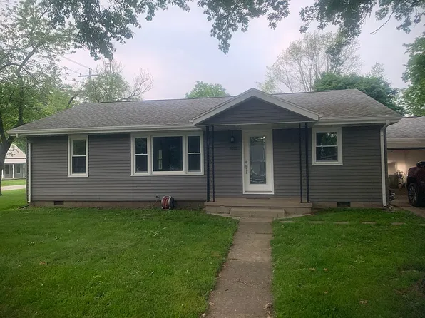 823 Sunset Dr, Sullivan, IL 61951