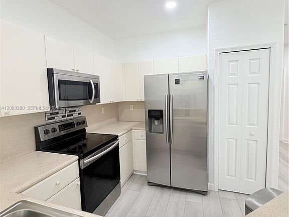 5th image of 1433 SE 25th Ave