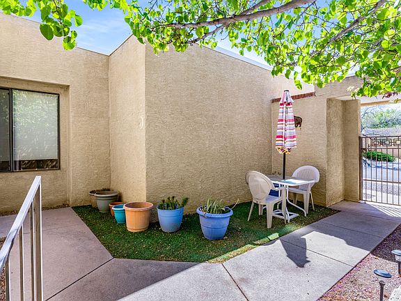 5th image of 10333 Camino Del Oso NE