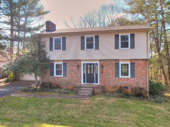 5 Sundale Cir, Johnson City, TN 37604