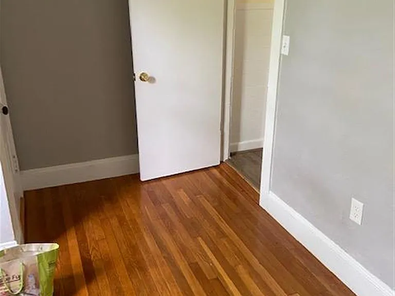 130 Willow Ave — Photo 11
