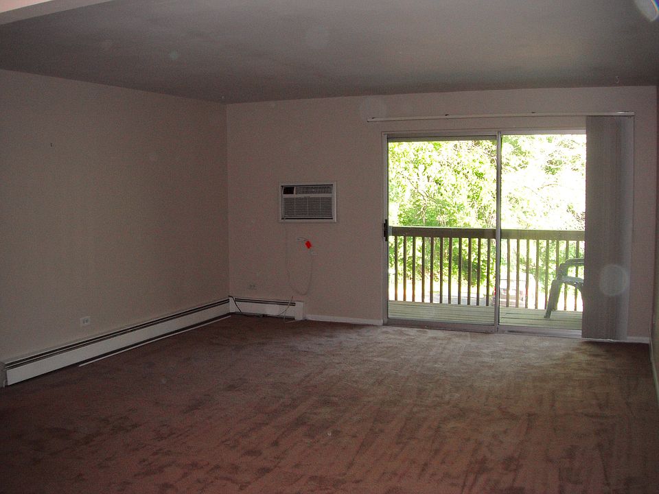 1st image of 200 Willow Ln