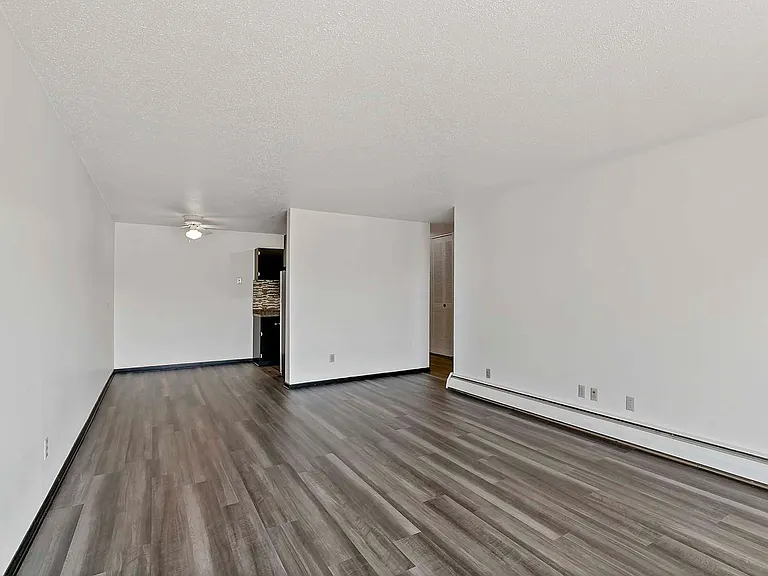 Winnetka Village Apts — Photo 25