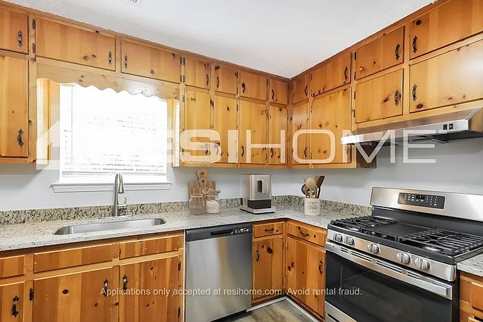 5747 Mistyview Dr — Photo 2