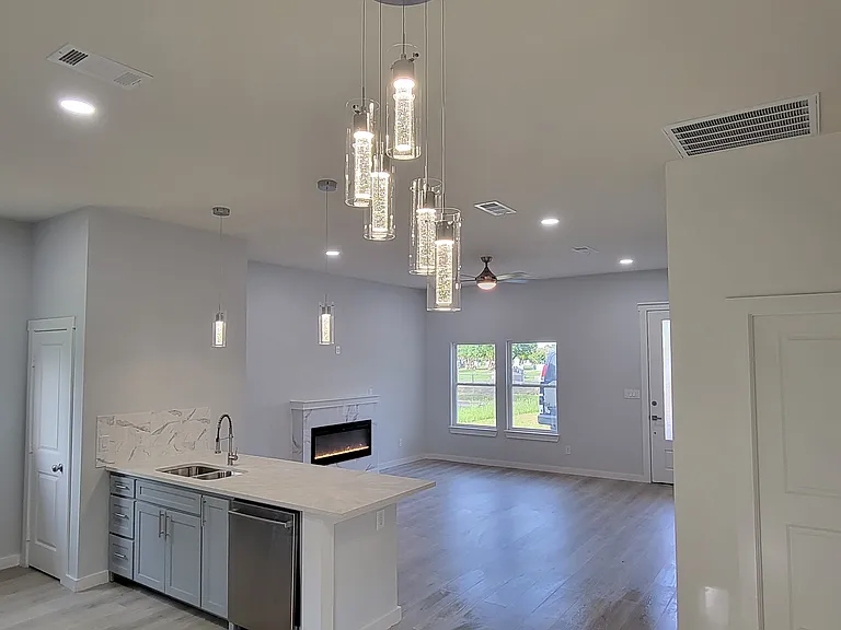 3214 Travis St — Photo 7