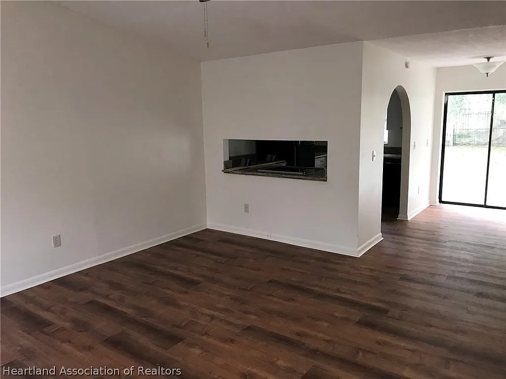 2 bed, 2.0 bath, 1016 sqft, $1,375 — Photo 3