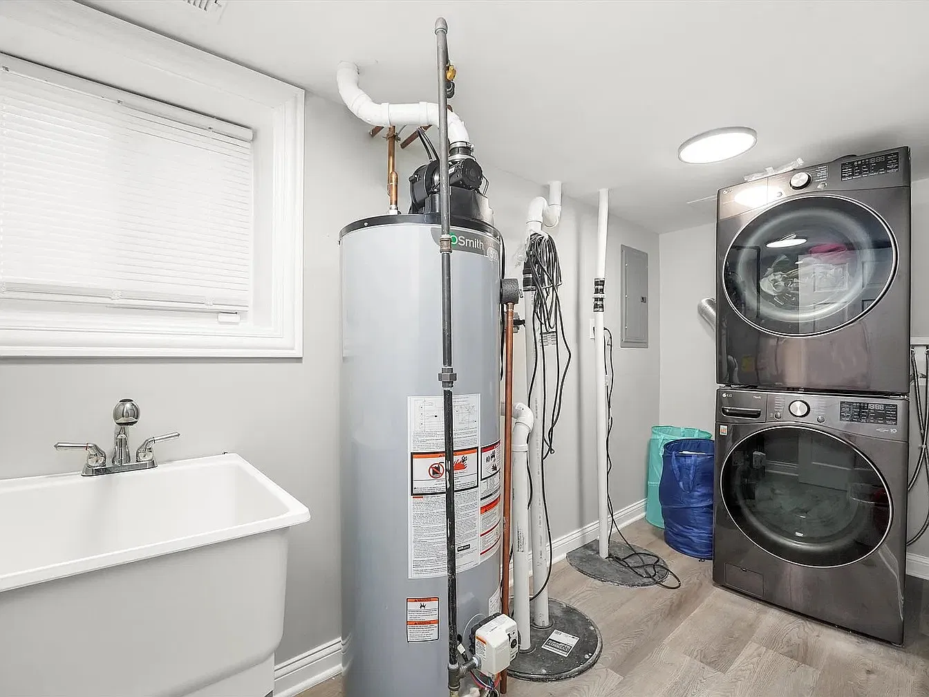 2 bed, $1,800 — Photo 2