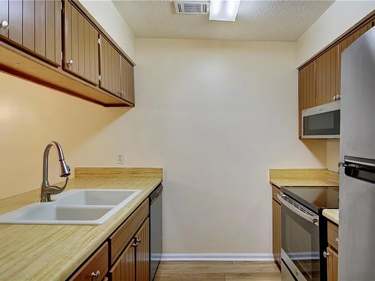 639 Brockinton Point #639 — Photo 7