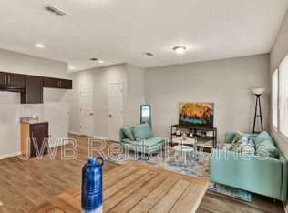 6033 Carolines Ct, Jacksonville, FL 32277