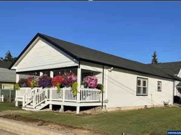 302 Jersey St, Silverton, OR 97381