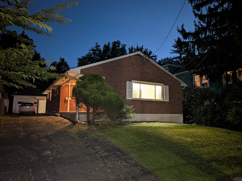 107 Seminary Ave