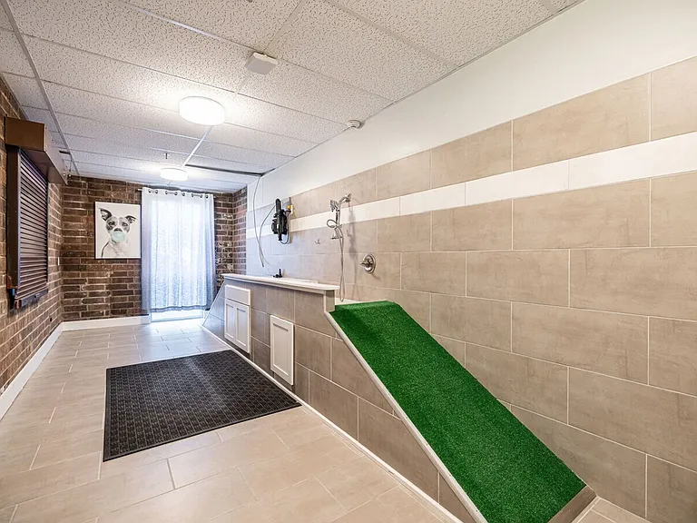 EMR Apartments — Photo 18