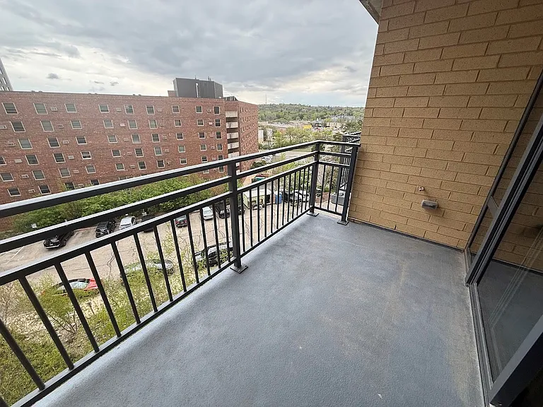 Venture Luxury High Rise — Photo 180