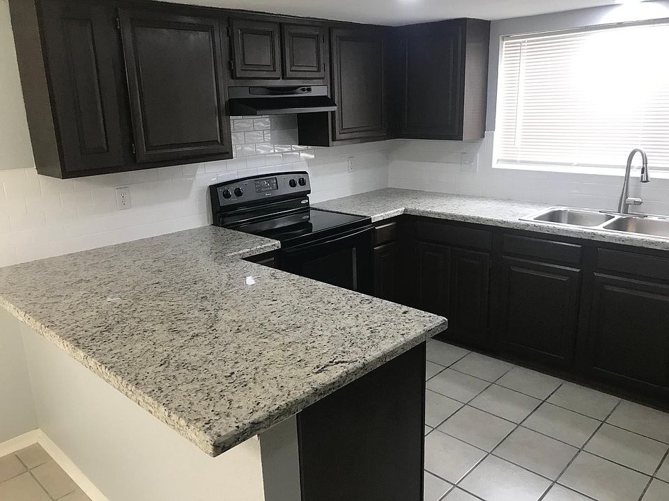 1st image of 1535 Nogalitos St