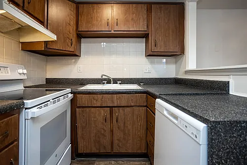 Windsor Court Apartments Photo 1