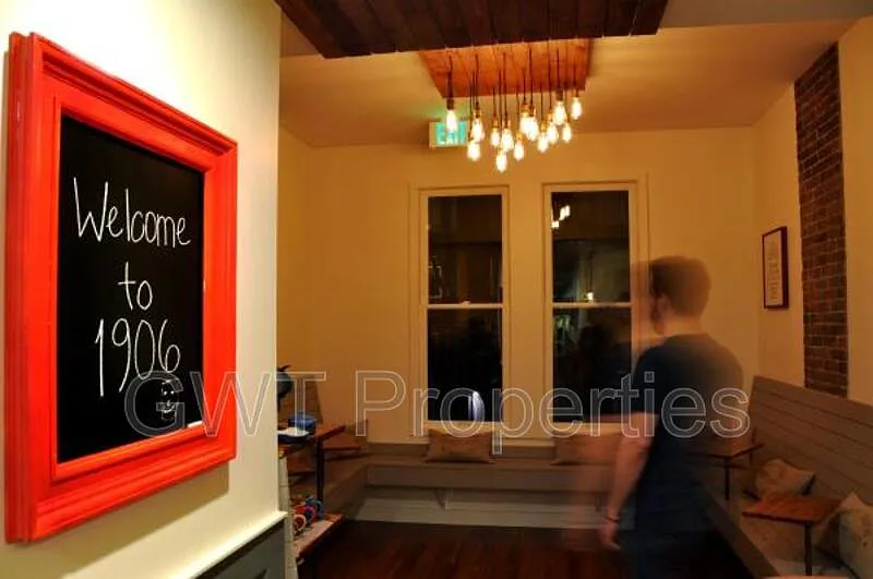 1 bed, 1.0 bath, 100 sqft, $1,300 — Photo 4
