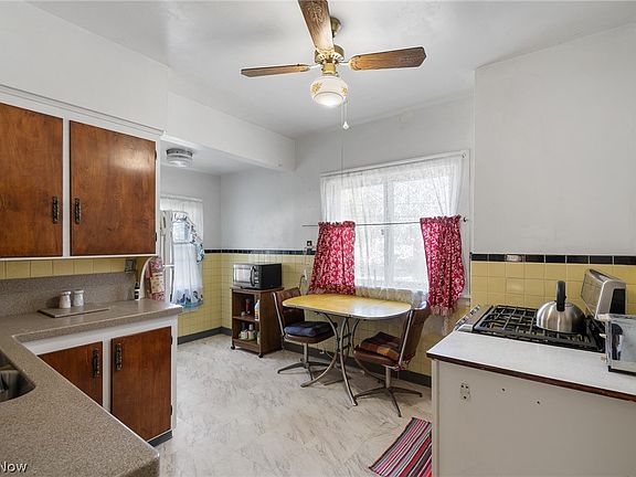 4th image of 13513 Maplerow Ave