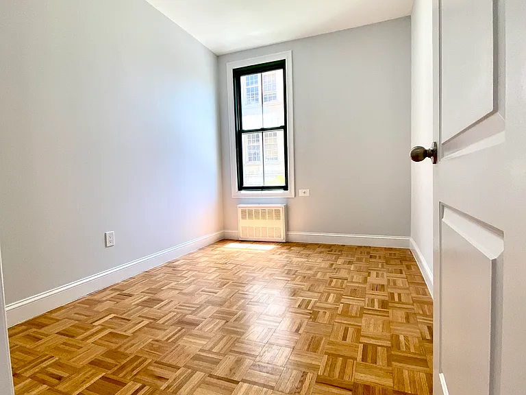 501 E 78th St #3C — Photo 9