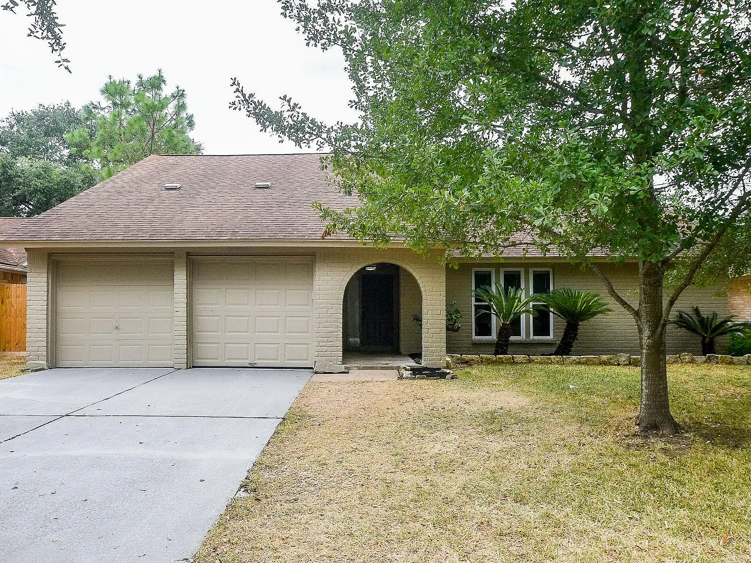 3 bed, 2.0 bath, 1978 sqft, $2,350 — Photo 2