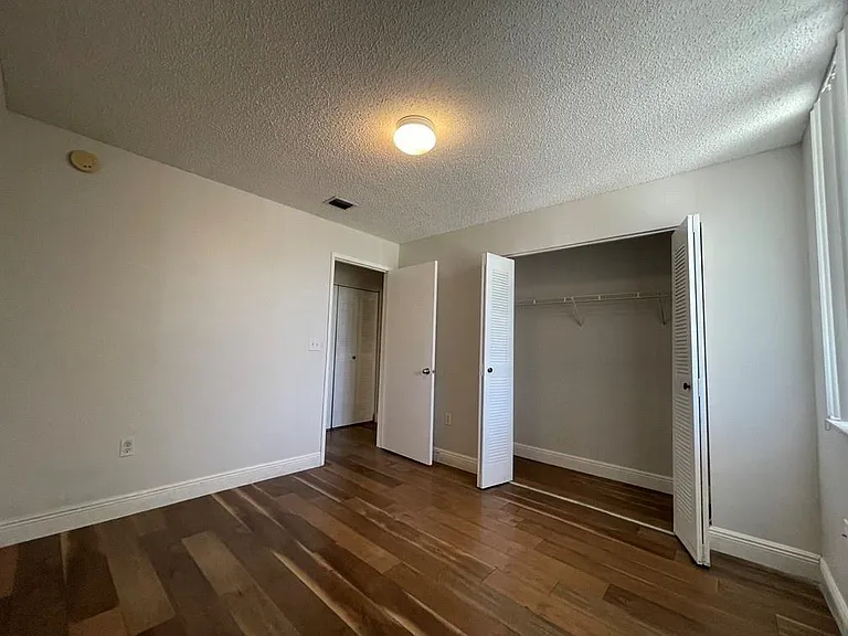 6992 SW 39th St #I203 — Photo 5