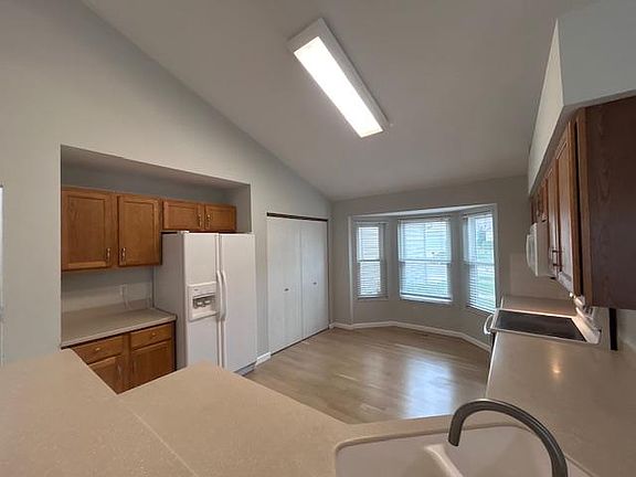 5th image of 275 Cherrywood Parc Dr